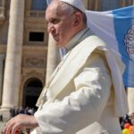 In Bulgaria il Santo Padre ricorda: “Non chiudere le porte a chi bussa ai nostri confini”
